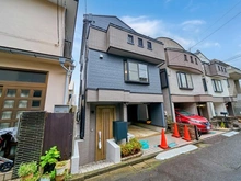 【東京都/世田谷区梅丘】世田谷区梅丘2丁目中古戸建 外観：写真中央