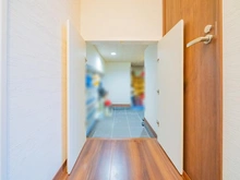 【神奈川県/川崎市高津区梶ケ谷】高津区梶ケ谷6丁目　中古戸建 収納：玄関横階段下