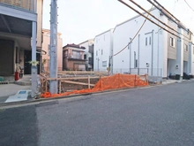 【神奈川県/川崎市高津区新作】高津区新作4丁目　新築戸建　1号棟 建築中の外観：全2区画　手前側