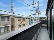 【神奈川県/川崎市高津区新作】高津区新作4丁目　新築戸建　1号棟 バルコニー