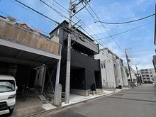 【神奈川県/川崎市高津区新作】高津区新作4丁目　新築戸建　1号棟 外観：全２棟　写真中央