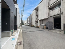 【神奈川県/川崎市高津区新作】高津区新作4丁目　新築戸建　1号棟 前面道路