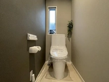 【神奈川県/横浜市港南区日野】横浜市港南区日野4丁目中古戸建 トイレ