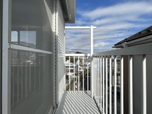 【神奈川県/横浜市港南区日野】横浜市港南区日野4丁目中古戸建 ベランダ