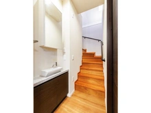 【東京都/新宿区西落合】プラウドシーズン西落合 廊下：奥：階段