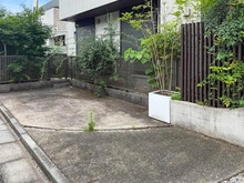 【東京都/世田谷区豪徳寺】世田谷区豪徳寺　2世帯住宅 駐車場