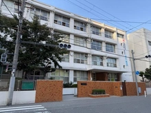 【大阪府/大阪市福島区鷺洲】大阪市福島区鷺洲3丁目 邸宅 大阪市立八阪中学校（現地より約520m）