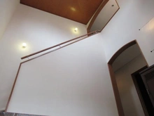 【大阪府/吹田市千里山西】吹田市千里山西5丁目　中古戸建 玄関：玄関は、吹抜になっています。