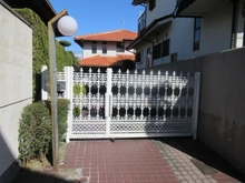 【大阪府/吹田市千里山西】吹田市千里山西5丁目　中古戸建 アプローチ：南西側門扉