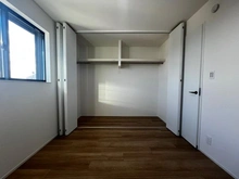 【兵庫県/神戸市灘区国玉通】神戸市灘区国玉通二丁目　新築戸建 洋室：３階洋室A（クローゼット）