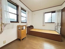 【兵庫県/三田市ゆりのき台】三田市ゆりのき台三丁目　中古戸建 洋室：家具調度品は価格に含まれません。