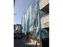 【東京都/大田区中央】大田区中央3丁目新築戸建全2棟　A棟・B棟 建築中の外観：全２棟・奥側