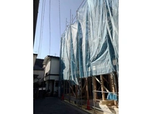 【東京都/大田区中央】大田区中央3丁目新築戸建B棟 建築中の外観：全２棟・手前