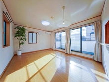 【東京都/墨田区立花】墨田区立花四丁目　中古戸建 リビング・ダイニング：家具調達品は価格に含まれせん。