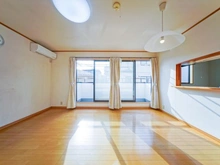 【東京都/墨田区立花】墨田区立花四丁目　中古戸建 リビング・ダイニング：家具調達品は価格に含まれせん。