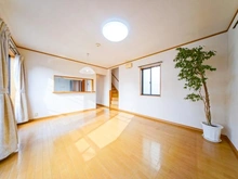 【東京都/墨田区立花】墨田区立花四丁目　中古戸建 リビング・ダイニング：家具調達品は価格に含まれせん。