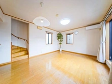 【東京都/墨田区立花】墨田区立花四丁目　中古戸建 リビング・ダイニング：家具調達品は価格に含まれせん。