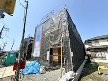 【東京都/府中市本宿町】府中市本宿町一丁目　新築戸建　1号棟 建築中の外観：全4棟／写真中央