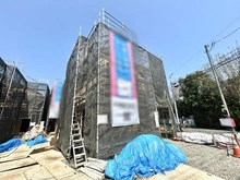 【東京都/府中市本宿町】府中市本宿町一丁目　新築戸建　1号棟 建築中の外観：全4棟／写真中央