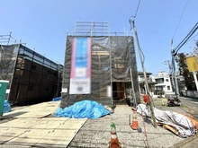 【東京都/府中市本宿町】府中市本宿町一丁目　新築戸建　1号棟 建築中の外観：全4棟／写真中央