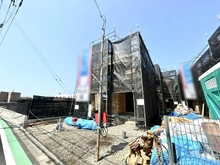 【東京都/府中市本宿町】府中市本宿町一丁目　新築戸建　4号棟 建築中の外観：全4棟／写真中央