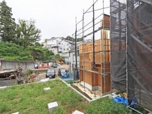 【東京都/多摩市桜ヶ丘】多摩市桜ケ丘1丁目　新築戸建　A号棟 建築中の外観