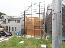【東京都/多摩市桜ヶ丘】多摩市桜ケ丘1丁目　新築戸建　A号棟 建築中の外観