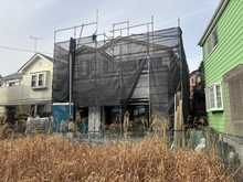 【神奈川県/横浜市保土ケ谷区仏向町】保土ケ谷区仏向町　新築戸建 建築中の外観：写真中央