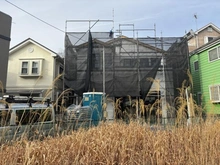 【神奈川県/横浜市保土ケ谷区仏向町】保土ケ谷区仏向町　新築戸建 建築中の外観：写真中央