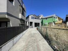 【神奈川県/横浜市保土ケ谷区仏向町】保土ケ谷区仏向町　新築戸建 駐車場：■駐車場
　2台分駐車可能（車種による）