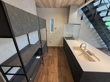 【神奈川県/横浜市保土ケ谷区仏向町】保土ケ谷区仏向町　新築戸建 キッチン：■キッチン
壁のないデザインで、空間に一体感が生まれるアイランドキッチン。