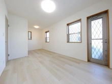 【神奈川県/横浜市神奈川区白幡町】神奈川区白幡町　戸建 洋室：約8.3帖