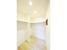 【神奈川県/横浜市神奈川区白幡町】神奈川区白幡町　戸建 ウォークインクローゼット：洋室　約7.6帖　