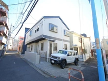 【神奈川県/横浜市神奈川区白幡町】神奈川区白幡町　戸建 前面道路：駐車場は隣地のものです