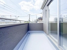 【大阪府/箕面市粟生新家】箕面市粟生新家三丁目　新築戸建 バルコニー