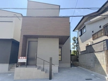 【大阪府/高槻市日吉台六番町】高槻市日吉台六番町　新築戸建1号地 建築中の外観：全二区画右側