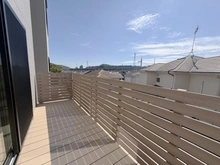 【大阪府/高槻市日吉台六番町】高槻市日吉台六番町　新築戸建1号地 ウッドデッキ