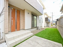 【大阪府/茨木市山手台新町】茨木市山手台新町三丁目　戸建 玄関