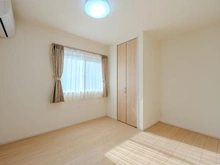 【大阪府/茨木市山手台新町】茨木市山手台新町三丁目　戸建 洋室：２Ｆ（約5.2帖）