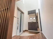 【兵庫県/宝塚市山本野里】宝塚市山本野里一丁目　戸建 玄関