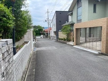 【大阪府/高槻市南平台】高槻市南平台五丁目　中古戸建 前面道路