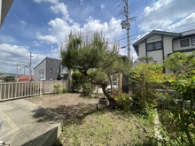 【大阪府/高槻市南平台】高槻市南平台五丁目　中古戸建 敷地内