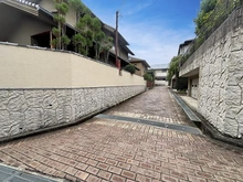 【兵庫県/宝塚市雲雀丘山手】宝塚市雲雀丘山手一丁目　中古戸建 前面道路
