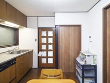 【兵庫県/西宮市中島町】西宮市中島町　中古戸建 ダイニングキッチン：※家具調度品は価格に含まれません（2025年11月撮影）