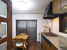 【兵庫県/西宮市中島町】西宮市中島町　中古戸建 キッチン：※家具調度品は価格に含まれません（2025年11月撮影）