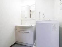 【兵庫県/西宮市中島町】西宮市中島町　中古戸建 洗面室：※家具調度品は価格に含まれません（2025年11月撮影）