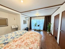 【神奈川県/横浜市保土ケ谷区初音ケ丘】保土ケ谷区初音ケ丘　中古戸建 洋室：扉が２つあるため2部屋へのリフォームが可能
