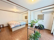 【神奈川県/横浜市保土ケ谷区初音ケ丘】保土ケ谷区初音ケ丘　中古戸建 洋室：扉が２つあるため2部屋へのリフォームが可能
