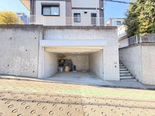 【神奈川県/横浜市青葉区松風台】青葉区松風台　中古戸建 駐車場