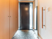 【神奈川県/横浜市青葉区鴨志田町】青葉区鴨志田町　中古戸建 玄関